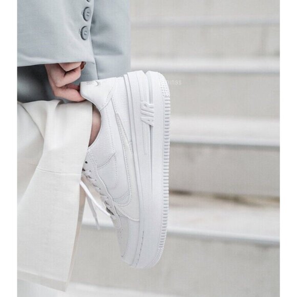 8.5 WOMENS AF1 Platform TRIPLE WHITE DJ9946 100 - Picture 1 of 8